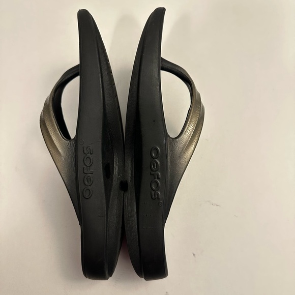 Oofos WOMEN'S OOLALA LUXE SANDAL - LATTE
Size 9.0 - Picture 7 of 12